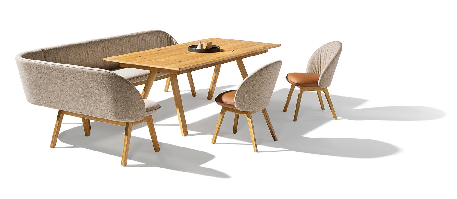 Panca e sedie Flor e tavolo Taso di Team7 (www.team7-home.com) Panca e sedie Flor e tavolo Taso di Team7 (www.team7-home.com)