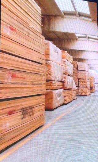 Il pannello XLam di XLam Dolomiti per costruzioni prefabbricate sostenibili in legno è prodotto interamente all'interno del sito produttivo aziendale; è composto da tavole selezionate di abete rosso incollate a strati incrociati con colle prive di formaldeide. Pannelli di piccole e grandi dimensioni (fino a 13,5x3,5m) sono prodotti, perforati e sagomati per predisporre tutte le forometrie di porte, finestre e aperture varie. L'azienda produce, fornisce e posa in opera i pannelli. www.xlamdolomiti.it Il pannello XLam di XLam Dolomiti per costruzioni prefabbricate sostenibili in legno è prodotto interamente all'interno del sito produttivo aziendale; è composto da tavole selezionate di abete rosso incollate a strati incrociati con colle prive di formaldeide. Pannelli di piccole e grandi dimensioni (fino a 13,5x3,5m) sono prodotti, perforati e sagomati per predisporre tutte le forometrie di porte, finestre e aperture varie. L'azienda produce, fornisce e posa in opera i pannelli. www.xlamdolomiti.it