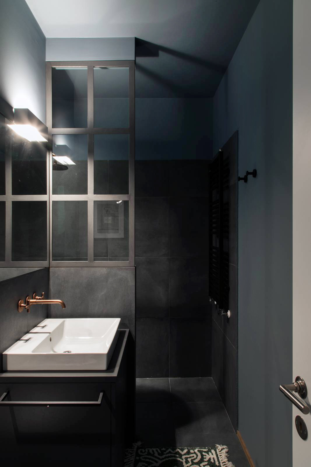 bagno in gres nero
