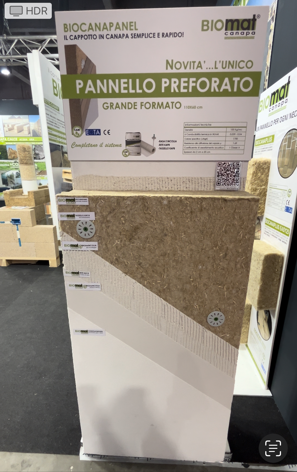 BIOCANAPANEL di BIOmat Canapa è un pannello perforato di grande formato isolante termo-acustico naturale in fibre e legno di canapa per realizzare un cappotto isolante naturale. Applicabile su ogni tipologia di muratura e per strutture in legno, acciaio e cemento armato, protegge l'edificio degli agenti atmosferici esterni e dalla salsedine; non ostacola la traspirabilità e non favorisce la formazione di muffe e condense; conferisce alto isolamento termo-acustico; ritarda l’ingresso del caldo e freddo in casa; ha buono sfasamento termico. Ottimo per ristrutturazioni, sopraelevazioni e nuove costruzioni.Tutti i prodotti BIOmat Canapa sono caratterizzati da alto isolamento e sfasamento termico, alta capacità deumidificante e di regolazione igrometrica, alta traspirabilità (condizione essenziale per scongiurare l’insorgenza di Muffe e condense), ottimo isolamento acustico ed elevata durabilità nel tempo, tutte caratteristiche che permettono di garantire soluzione idonee per ogni contesto applicativo. biomatcanapa.it BIOCANAPANEL di BIOmat Canapa è un pannello perforato di grande formato isolante termo-acustico naturale in fibre e legno di canapa per realizzare un cappotto isolante naturale. Applicabile su ogni tipologia di muratura e per strutture in legno, acciaio e cemento armato, protegge l'edificio degli agenti atmosferici esterni e dalla salsedine; non ostacola la traspirabilità e non favorisce la formazione di muffe e condense; conferisce alto isolamento termo-acustico; ritarda l’ingresso del caldo e freddo in casa; ha buono sfasamento termico. Ottimo per ristrutturazioni, sopraelevazioni e nuove costruzioni.Tutti i prodotti BIOmat Canapa sono caratterizzati da alto isolamento e sfasamento termico, alta capacità deumidificante e di regolazione igrometrica, alta traspirabilità (condizione essenziale per scongiurare l’insorgenza di Muffe e condense), ottimo isolamento acustico ed elevata durabilità nel tempo, tutte caratteristiche che permettono di garantire soluzione idonee per ogni contesto applicativo. biomatcanapa.it