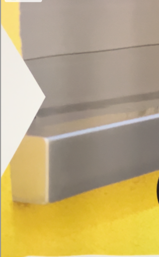 Il davanzale isolante Dinoxill è realizzato in acciaio inox per offrire il massimo rapporto costi-benefici con un materiale completamente indistruttibile. Nonostante l’alluminio presenti un’ottima resistenza alla corrosione e basso peso specifico, l’acciaio inox, al netto del peso maggiore, offre maggiore resistenza, minore conducibilità termica, estetica, efficienza energetica e comfort. Per la parte di isolamento, Dinoxill utilizza il polistirene espanso estruso XPS, che isola fino al 20% in più rispetto alla media ed è prodotto solo da agenti espandenti naturali. dinoxill.it Il davanzale isolante Dinoxill è realizzato in acciaio inox per offrire il massimo rapporto costi-benefici con un materiale completamente indistruttibile. Nonostante l’alluminio presenti un’ottima resistenza alla corrosione e basso peso specifico, l’acciaio inox, al netto del peso maggiore, offre maggiore resistenza, minore conducibilità termica, estetica, efficienza energetica e comfort. Per la parte di isolamento, Dinoxill utilizza il polistirene espanso estruso XPS, che isola fino al 20% in più rispetto alla media ed è prodotto solo da agenti espandenti naturali. dinoxill.it