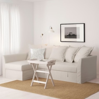 Il divano letto angolare Holmsund, rivestito con la fodera Nordvalla beige che lo rende elegante e “luminoso”, permette di trasformare il soggiorno nella stanza degli ospiti. Il contenitore sottostante di cui è dotato è facile da raggiungere e permette di riporre la biancheria e i cuscini. Misura L 230/151 x P 90/140 x H 96 cm. Prezzo 699 euro. Il divano letto angolare Holmsund, rivestito con la fodera Nordvalla beige che lo rende elegante e “luminoso”, permette di trasformare il soggiorno nella stanza degli ospiti. Il contenitore sottostante di cui è dotato è facile da raggiungere e permette di riporre la biancheria e i cuscini. Misura L 230/151 x P 90/140 x H 96 cm. Prezzo 699 euro.