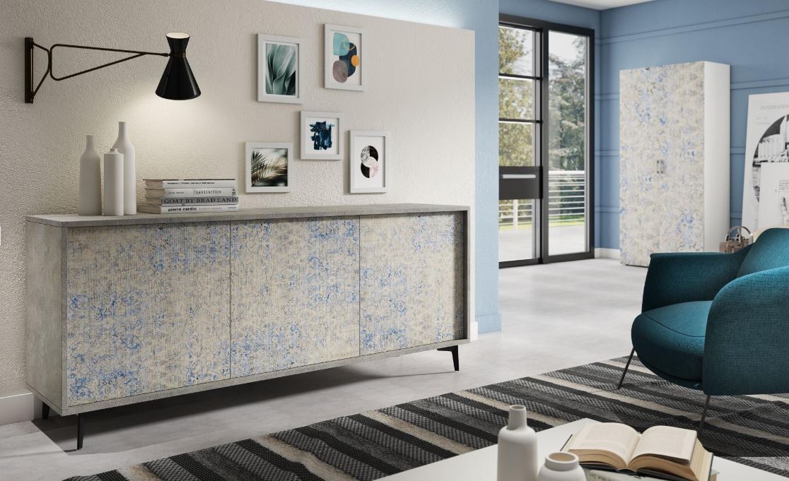 La madia di Terraneo (Ref. 83743994) ha tre ante con sistema di apertura push pull in tessuto leizu e la struttura nella finitura cemento; i sottili piedini in metallo sollevano la struttura e facilitano le pulizie.  Misura L 184 x P 45 x H 77 cm. Prezzo 399,91 euro.