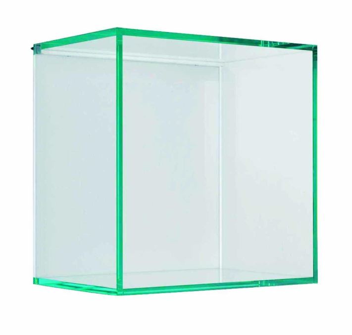 La mensola a muro Kubo Q quadrato (Ref. 35222733) è completamente realizzata in vetro trasparente ed è dotato di fissaggio a scomparsa. Misura L 28 x P 28 x H 28 cm. Prezzo 58,90 euro.