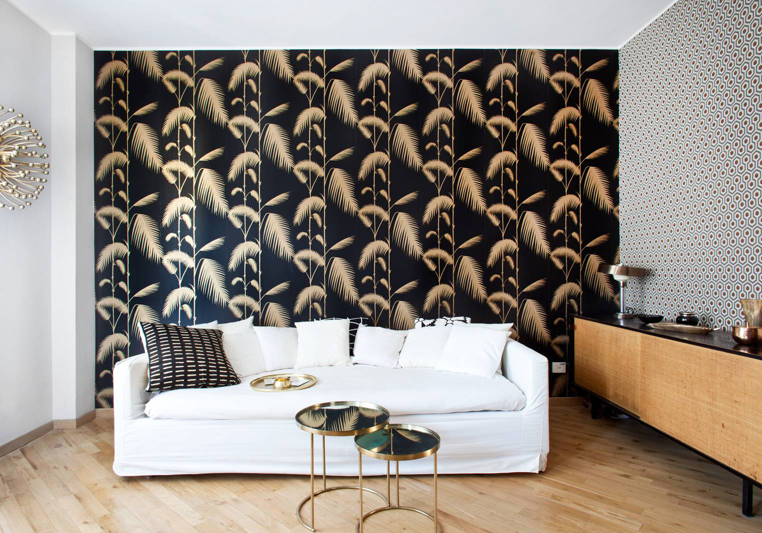 tappezzeria nera sala