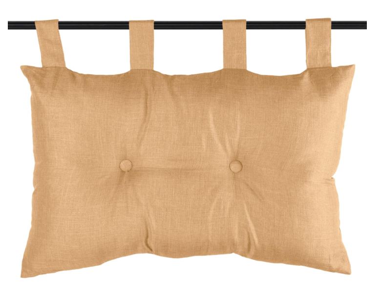 Il cuscino rettangolare per testata Bea (Ref. 82156746) è rivestito in tessuto misto cotone e poliestere color senape. Misura L 70 x H 45 cm. Prezzo 14,99 euro.