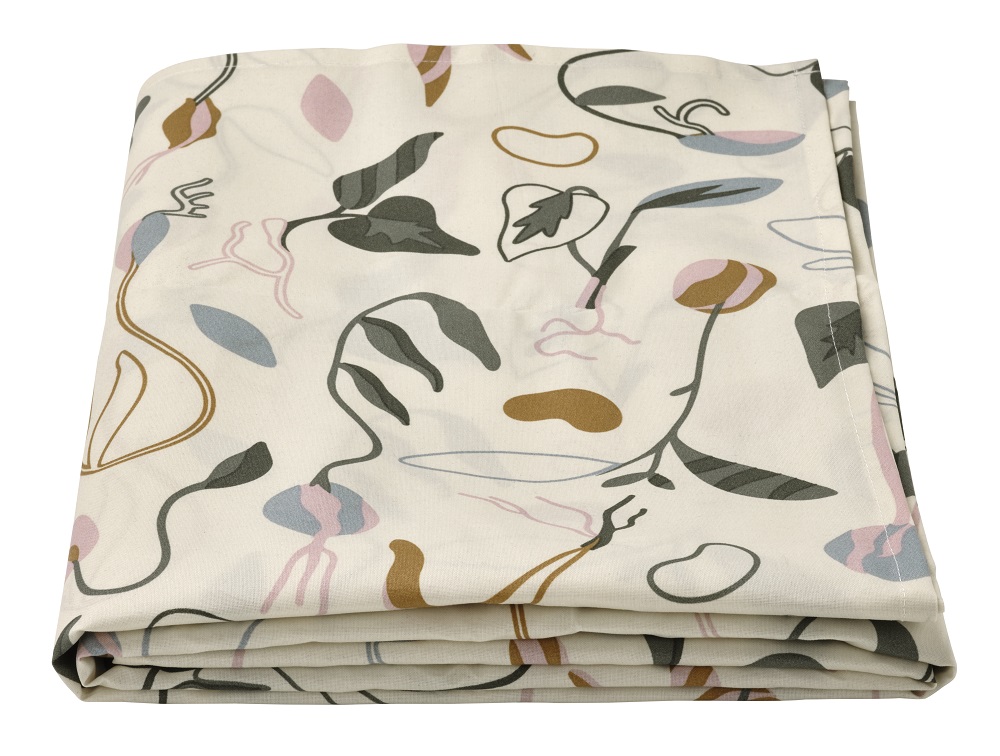 La tovaglia Daksjus di Ikea è davvero versatile: proteggerà il tavolo mentre si invasano o si potano le piante, poi basterà passare un panno umido sulla superficie rivestita in acrilico per pulirla e apparecchiare per il pranzo o per la cena. Prezzo 15 euro. www.ikea.com La tovaglia Daksjus di Ikea è davvero versatile: proteggerà il tavolo mentre si invasano o si potano le piante, poi basterà passare un panno umido sulla superficie rivestita in acrilico per pulirla e apparecchiare per il pranzo o per la cena. Prezzo 15 euro. www.ikea.com