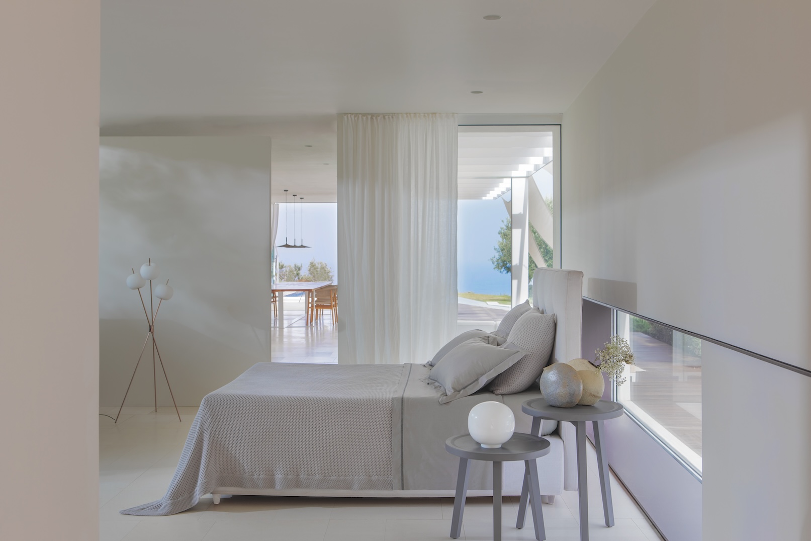 Completo di lenzuola Belgioioso della collezione Zucchi, in percalle di puro cotone tinta unita impreziosito dalla finitura à jour. Disponibile in tre varianti di colore, nella dimensione matrimoniale. Prezzo 250 euro. È abbinato alla morbida coperta Palestro in maglia di cotone nido d’ape. Prezzo 190 euro. http://www.zucchi.it Completo di lenzuola Belgioioso della collezione Zucchi, in percalle di puro cotone tinta unita impreziosito dalla finitura à jour. Disponibile in tre varianti di colore, nella dimensione matrimoniale. Prezzo 250 euro. È abbinato alla morbida coperta Palestro in maglia di cotone nido d’ape. Prezzo 190 euro. http://www.zucchi.it