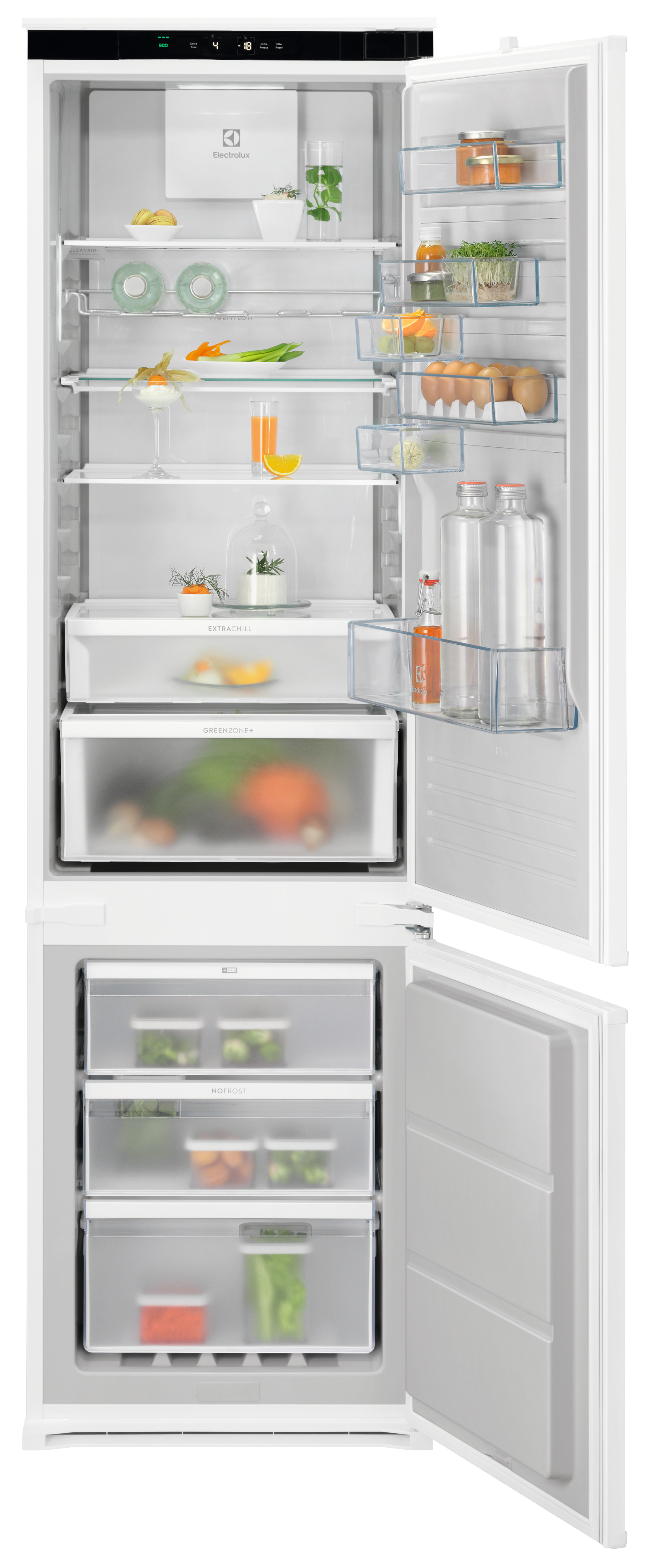 Il frigocongelatore 700 GreenZone+ modello ENP7MD19S di Electrolux è dotato di un cassetto sigillato che mantiene l’umidità a un livello ideale, gestendo la condensa in eccesso e aiutando a proteggere gli alimenti dal deterioramento. In questo modo si conserva fino al 95% delle vitamine, grazie al giusto grado di umidità. Misura L 54,6 x P 54,9 x H 188,4 cm. Prezzo 1.499,99 euro.