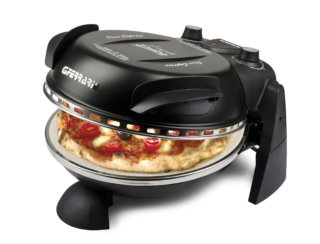 Il fornetto elettrico Pizza Delizia di G3 Ferrari è ideale per preparare la vera pizza napoletana, in quanto la modalità di cottura è in grado di rendere fragrante la pizza senza però asciugare il condimento. In soli cinque minuti permette di sfornare un’ottima pizza, ma si può usare anche per preparare gustose focacce, torte dolci o salate, piadine, schiacciate, castagne, etc. Raggiunge i 400° rapidamente. Pesa meno di 6 kg ed è molto compatto, ma ha una grande potenza grazie alla doppia resistenza in acciaio corazzato posta nella parte superiore e sotto la pietra refrattaria. I consumi sono davvero ridotti: solo 1200W, meno di un asciugacapelli. Misura L 33,5 x P 35 x H 20 cm. Prezzo circa 90 euro. http://www.www.g3ferrari.net