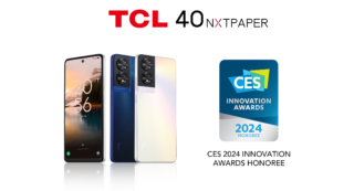 TCL 40 Nxtpaper di TCL è il nuovo smartphone che si basa sulla tecnologia Nxtpaper 3.0 che ha l’obiettivo di migliorare la salute degli occhi, filtrando la luce blu fino al 61% mantenendo immagini nitide, colori vivaci e contrasti profondi. Questo smartphone ne mantiene i vantaggi e introduce una serie di funzionalità ulteriormente ottimizzate per la vista e il tatto. L’innovazione principale è l’introduzione dello schermo CPL (Circularly Polarized Light), che simula il susseguirsi di emissione, riflessione e rifrazione della luce naturale. Ciò produce un effetto visivo che rispecchia fedelmente l’esperienza di lettura dei libri alla luce naturale, migliorando l’aspetto cartaceo dello schermo e offrendo un ulteriore comfort per gli occhi. A sostegno di questa innovazione, vanta anche una frequenza di aggiornamento più elevata e la tecnologia DC dimming per garantire un’esperienza visiva priva di “sfarfallio”. Inoltre, la nuova funzione Adaptive Color Temperature, alimentata da un sensore RGB, consente al display di regolarsi automaticamente e fornire la temperatura del colore più adatta in base all’ora e alla luminosità ambientale. Questo garantisce un’esperienza visiva confortevole, sempre e ovunque. Il software include un assistente integrato per la salute degli occhi che invia promemoria e supporta gli utenti nello sviluppo di abitudini di visione più sane. Il promemoria per il riposo incoraggia le pause durante l’uso prolungato, aiutando gli utenti ad adottare la regola “20-20-20”, ovvero una pausa di 20 secondi ogni 20 minuti e la messa a fuoco di un oggetto a 6 metri di distanza, una pratica spesso raccomandata dagli esperti di salute della vista. Inoltre, è in grado di rilevare la scarsa illuminazione o l’eccessiva vicinanza dell’utente e di inviarne dei promemoria. Per un’esperienza immersiva, è possibile comunque disattivare queste funzioni con un solo clic. Prezzo circa 150 euro. http://www.tcl.com TCL 40 Nxtpaper di TCL è il nuovo smartphone che si basa sulla tecnologia Nxtpaper 3.0 che ha l’obiettivo di migliorare la salute degli occhi, filtrando la luce blu fino al 61% mantenendo immagini nitide, colori vivaci e contrasti profondi. Questo smartphone ne mantiene i vantaggi e introduce una serie di funzionalità ulteriormente ottimizzate per la vista e il tatto. L’innovazione principale è l’introduzione dello schermo CPL (Circularly Polarized Light), che simula il susseguirsi di emissione, riflessione e rifrazione della luce naturale. Ciò produce un effetto visivo che rispecchia fedelmente l’esperienza di lettura dei libri alla luce naturale, migliorando l’aspetto cartaceo dello schermo e offrendo un ulteriore comfort per gli occhi. A sostegno di questa innovazione, vanta anche una frequenza di aggiornamento più elevata e la tecnologia DC dimming per garantire un’esperienza visiva priva di “sfarfallio”. Inoltre, la nuova funzione Adaptive Color Temperature, alimentata da un sensore RGB, consente al display di regolarsi automaticamente e fornire la temperatura del colore più adatta in base all’ora e alla luminosità ambientale. Questo garantisce un’esperienza visiva confortevole, sempre e ovunque. Il software include un assistente integrato per la salute degli occhi che invia promemoria e supporta gli utenti nello sviluppo di abitudini di visione più sane. Il promemoria per il riposo incoraggia le pause durante l’uso prolungato, aiutando gli utenti ad adottare la regola “20-20-20”, ovvero una pausa di 20 secondi ogni 20 minuti e la messa a fuoco di un oggetto a 6 metri di distanza, una pratica spesso raccomandata dagli esperti di salute della vista. Inoltre, è in grado di rilevare la scarsa illuminazione o l’eccessiva vicinanza dell’utente e di inviarne dei promemoria. Per un’esperienza immersiva, è possibile comunque disattivare queste funzioni con un solo clic. Prezzo circa 150 euro. http://www.tcl.com