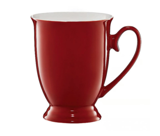 Della serie  Aura di Ambition, la mug in porcellana New Bone China, disponibile nei colori rosso e verde con interno bianco, è perfetta come cadeau natalizio. È adatta alla lavastoviglie e al forno a microonde. Misura Ø 9 x H 10,5 cm e ha una capacità di 35 cl. Con codice SKU 67331 costa 4,90 euro. In vendita su www.dajar.it