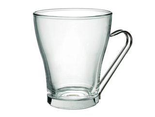 Fa parte della coll. Oslo di Bormioli la tazza in vetro temperato con manico in acciaio inox, ideale per il cappuccino e idonea all’uso in microonde. È alta 10,8 cm e ha una capacità di 23,5 cl. Il set di 3 pezzi costa 19 euro. www.bormiolirocco.com