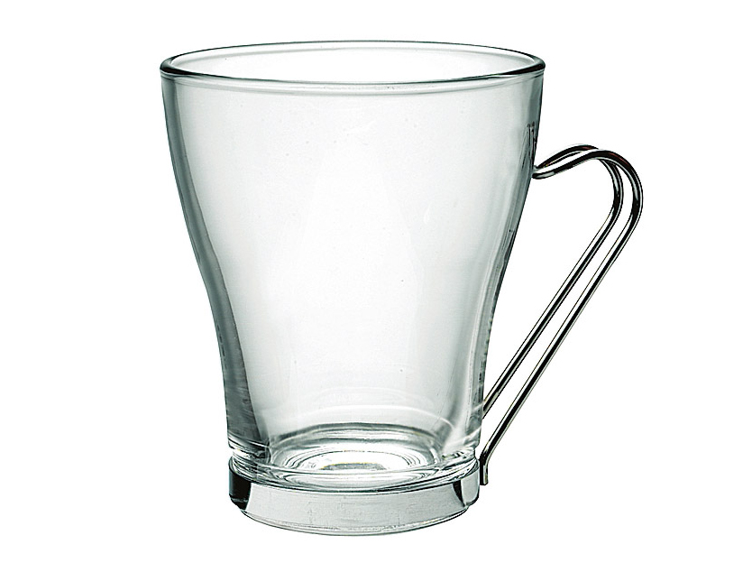 Fa parte della coll. Oslo di Bormioli la tazza in vetro temperato con manico in acciaio inox, ideale per il cappuccino e idonea all’uso in microonde. È alta 10,8 cm e ha una capacità di 23,5 cl. Il set di 3 pezzi costa 19 euro. www.bormiolirocco.com
