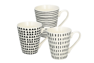 In New Bone China, la mug della linea Graphic di Tognana è proposta in tre diverse decorazioni. Misura Ø 8,5 x H 10 cm. Costa 4,20 euro. www.tognana.com