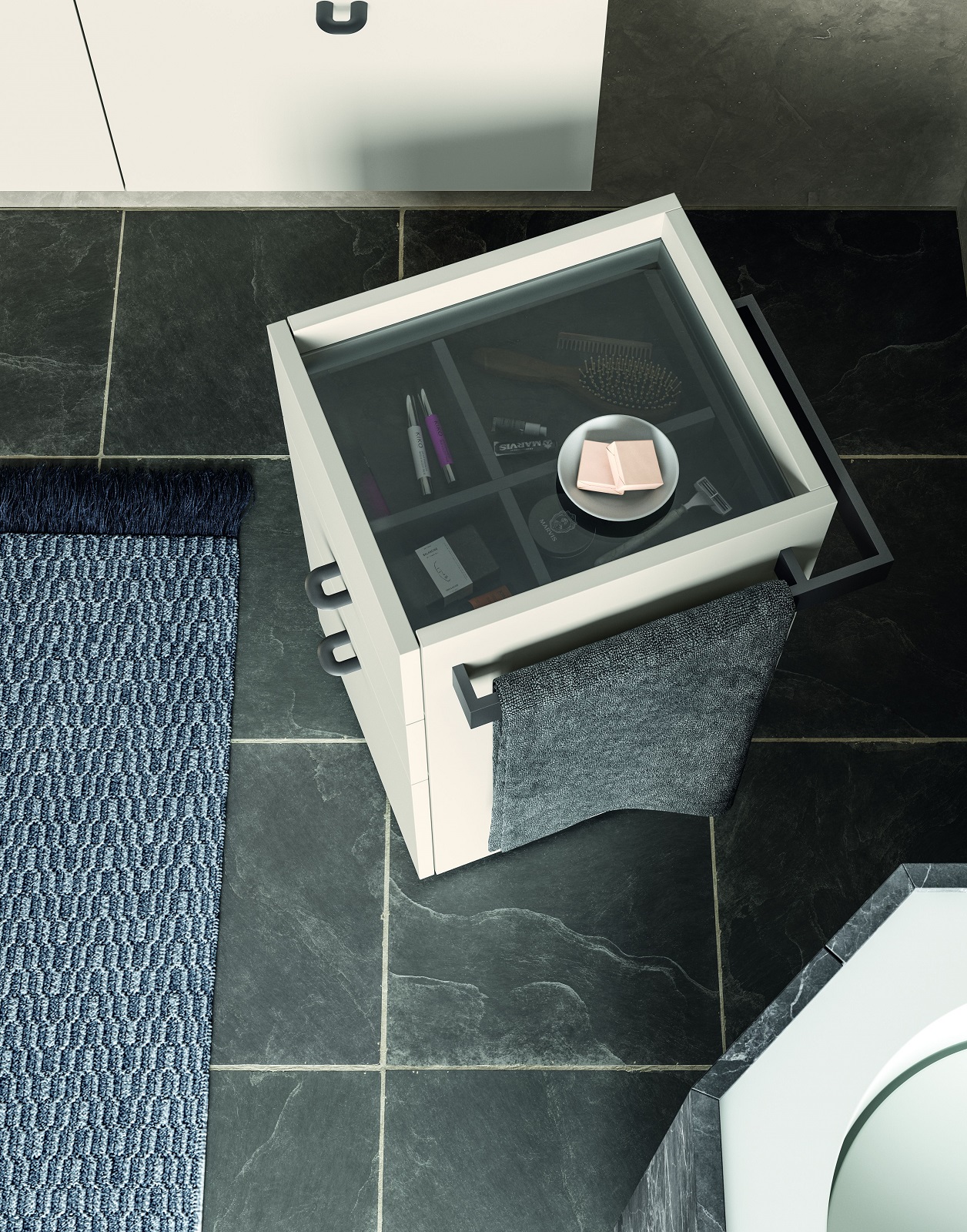 Il carrello Jolly di Cerasa ha 3 cassetti. Quello superiore è dotato di divisori portaoggetti con coperchio in vetro fumè grigio. Rifinito sui 4 lati, grazie alle ruote può essere spostato facilmente. È accessoriabile con portasciugamani angolare. Misura L 35 x P 40 x H 65 cm. Prezzo, Iva esclusa, 843 euro. www.cerasa.it Il carrello Jolly di Cerasa ha 3 cassetti. Quello superiore è dotato di divisori portaoggetti con coperchio in vetro fumè grigio. Rifinito sui 4 lati, grazie alle ruote può essere spostato facilmente. È accessoriabile con portasciugamani angolare. Misura L 35 x P 40 x H 65 cm. Prezzo, Iva esclusa, 843 euro. www.cerasa.it