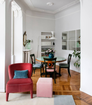 il tavolo con il piano in vetro il tavolo con il piano in vetro