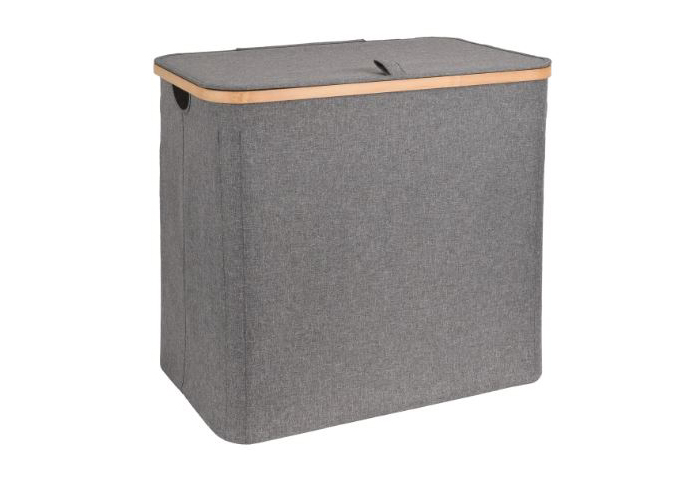 Capiente e pratico il porta biancheria con coperchio da 60 L Sensea (82900590) che è rivestito in tessuto poliestere grigio Moon con un aspetto piacevolmente materico, due comode maniglie laterali e dettagli in legno chiaro. Misura L 33,5 x P 53,5 x H 50 cm. Prezzo 23,49 euro. Capiente e pratico il porta biancheria con coperchio da 60 L Sensea (82900590) che è rivestito in tessuto poliestere grigio Moon con un aspetto piacevolmente materico, due comode maniglie laterali e dettagli in legno chiaro. Misura L 33,5 x P 53,5 x H 50 cm. Prezzo 23,49 euro.