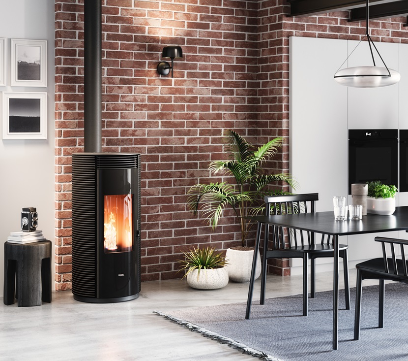 Spin 9 Plus di Cadel ha rivestimento materico in ghisa, che unisce eleganza e robustezza. La stufa a pellet offre un'ampia visione della fiamma e ha braciere autopulente che semplifica la gestione e offre maggiore autonomia, grazie allo svuotamento automatico delle ceneri. La tecnologia UPS Ready assicura comfort anche durante eventuali blackout di corrente elettrica, poichè consente di collegare una batteria esterna che ne assicura l'alimentazione continua. Classe ambientale 5 stelle. www.cadelsrl.com