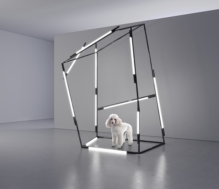 Fuorisalone 2024, Hoperaperta Armando Bruno, Iridescenti approssimazioni, le gabbie di Bacon, installazione luminosa con luci Led e metallo realizzata in collaborazione con iGuzzini