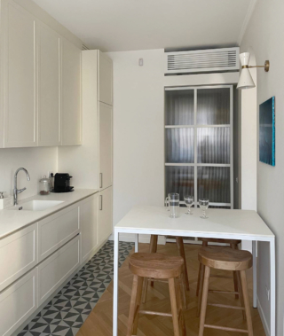 In cucina copri slit sopra la porta In cucina copri slit sopra la porta