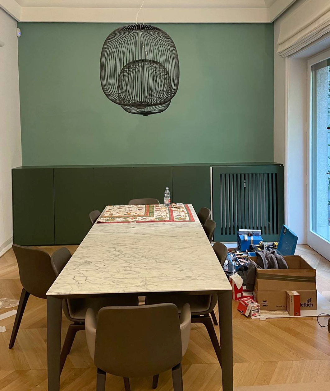 Mobile con calorifero, montaggio Mobile con calorifero, montaggio