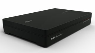 Yubii Home Pro di Nice è un gateway multifunzione per smart home, controllabile anche da remoto mediante app o comando vocale, che permette di monitorare e gestire simultaneamente più di 200 dispositivi e impostare scenari illimitati legati al controllo degli accessi, all’automazione degli impianti di sicurezza, riscaldamento, illuminazione, home entertainment ed elettrodomestici. Questo sistema aumenta il livello di comfort e di sicurezza in casa, con programmi multifunzionali e personalizzabili. Un unico gateway avanzato per la gestione intelligente di tutti i dispositivi smart della casa, anche da remoto. Ogni dettaglio della casa può essere controllato e anticipato: il sistema può essere impostato in base alle abitudini e riprogrammato per ogni nuova esigenza con semplicità gestendo tutta la grande gamma di dispositivi di controllo. Con la sua capacità di monitorare ogni rischio, dai rilevatori di presenza, di gas o di fumo alle perdite di acqua o al surriscaldamento, la sensazione di sicurezza e comfort dell’abitazione è avanzata. È pensato per una vita dinamica, perché controlla ogni automazione direttamente dall’auto. Compatibile con Android Auto o CarPlay. Connesso, integrato, protegge i dati ed è in continua evoluzione. Prezzo da rivenditore. www.niceforyou.com Yubii Home Pro di Nice è un gateway multifunzione per smart home, controllabile anche da remoto mediante app o comando vocale, che permette di monitorare e gestire simultaneamente più di 200 dispositivi e impostare scenari illimitati legati al controllo degli accessi, all’automazione degli impianti di sicurezza, riscaldamento, illuminazione, home entertainment ed elettrodomestici. Questo sistema aumenta il livello di comfort e di sicurezza in casa, con programmi multifunzionali e personalizzabili. Un unico gateway avanzato per la gestione intelligente di tutti i dispositivi smart della casa, anche da remoto. Ogni dettaglio della casa può essere controllato e anticipato: il sistema può essere impostato in base alle abitudini e riprogrammato per ogni nuova esigenza con semplicità gestendo tutta la grande gamma di dispositivi di controllo. Con la sua capacità di monitorare ogni rischio, dai rilevatori di presenza, di gas o di fumo alle perdite di acqua o al surriscaldamento, la sensazione di sicurezza e comfort dell’abitazione è avanzata. È pensato per una vita dinamica, perché controlla ogni automazione direttamente dall’auto. Compatibile con Android Auto o CarPlay. Connesso, integrato, protegge i dati ed è in continua evoluzione. Prezzo da rivenditore. www.niceforyou.com