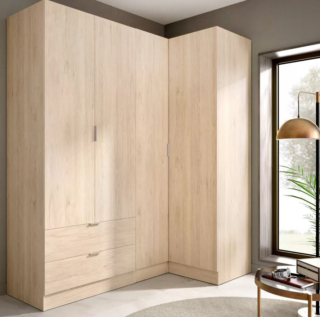 Effetto legno chiaro per l'armadio angolare Axel di Deghi con le ante a battente e la struttura in fibra di legno nella finitura Rovere naturale con finitura opaca e venature a vista; nella parte inferiore sono presenti due comodi cassetti. Lo stile essenziale e moderno lo rende facile da ambientare. Misura L 174 x P 91 x H 184 cm. Prezzo 487 euro. www.deghi.it Effetto legno chiaro per l'armadio angolare Axel di Deghi con le ante a battente e la struttura in fibra di legno nella finitura Rovere naturale con finitura opaca e venature a vista; nella parte inferiore sono presenti due comodi cassetti. Lo stile essenziale e moderno lo rende facile da ambientare. Misura L 174 x P 91 x H 184 cm. Prezzo 487 euro. www.deghi.it