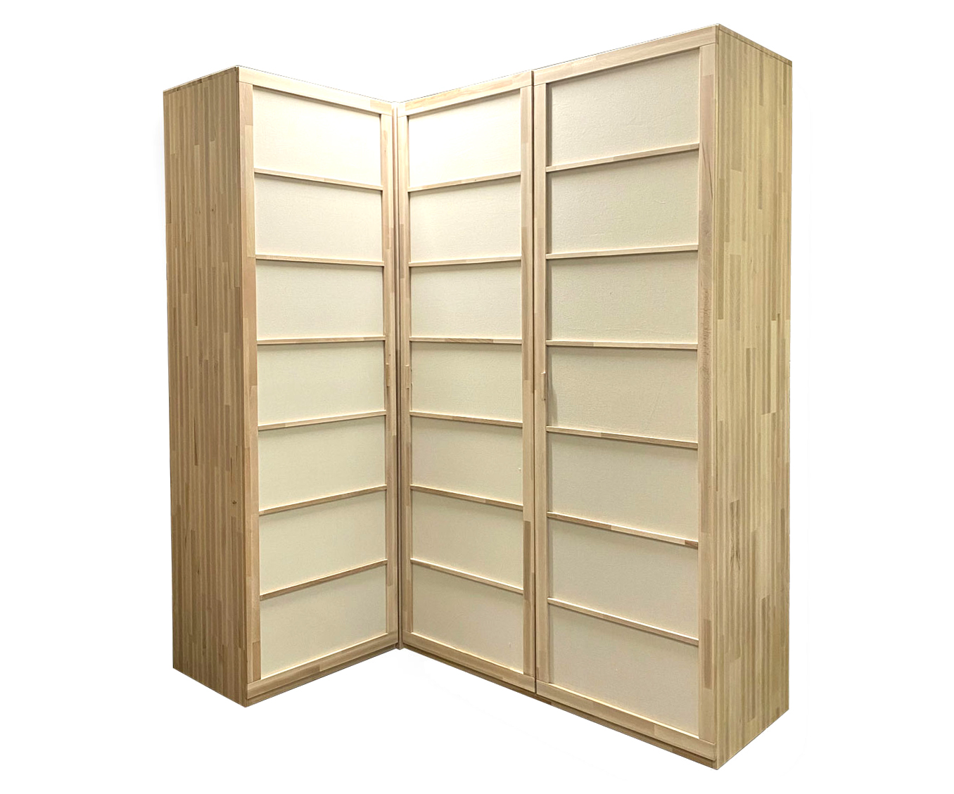 Massello di faggio per l'armadio ad angolo contemporaneo di Cinius: si ispira alla tradizione giapponese ed è chiuso dalle ante battenti Shoji con cerniere a chiusura smorzata e disponibili in carta di riso o tessuto di cotone ecrù e colorato. È personalizzabile nelle dimensioni, nel colore e nelle foderature. Prezzo su progetto. www.cinius.com Massello di faggio per l'armadio ad angolo contemporaneo di Cinius: si ispira alla tradizione giapponese ed è chiuso dalle ante battenti Shoji con cerniere a chiusura smorzata e disponibili in carta di riso o tessuto di cotone ecrù e colorato. È personalizzabile nelle dimensioni, nel colore e nelle foderature. Prezzo su progetto. www.cinius.com