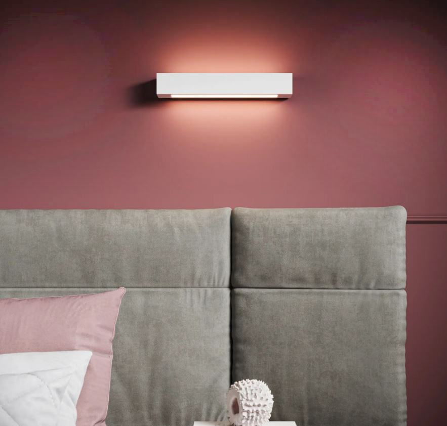 Semplice ed essenziale l'applique Malo di Inspire (Ref. 86234759) in vendita da Leroy Merlin che ha un design moderno ed è caratterizzato dea una doppia emissione luminosa. La struttura rettangolare è realizzata in gesso bianco verniciabile ed è corredata di un diffusore in vetro bianco. Misura L 36 x P 9 x H 7 cm. Prezzo 29,99 euro. www.leroymerlin.it Semplice ed essenziale l'applique Malo di Inspire (Ref. 86234759) in vendita da Leroy Merlin che ha un design moderno ed è caratterizzato dea una doppia emissione luminosa. La struttura rettangolare è realizzata in gesso bianco verniciabile ed è corredata di un diffusore in vetro bianco. Misura L 36 x P 9 x H 7 cm. Prezzo 29,99 euro. www.leroymerlin.it