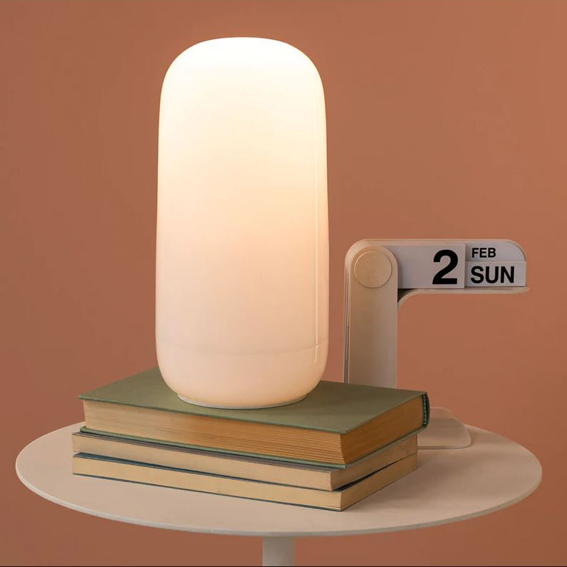 Può essere spostata dove serve la lampada da tavolo Gople Portable di Artemide che garantisce un'eccellente qualità della luce, con tre impostazioni di luminosità, e un basso consumo energetico; inoltre, è caratterizzata da lunghi tempi di funzionamento senza spina e da tempi di ricarica rapidi. Il diffusore in plastica la rende resistente. Misura Ø 13 x H 26,7 cm. Prezzo 290 euro. www.artemide.com Può essere spostata dove serve la lampada da tavolo Gople Portable di Artemide che garantisce un'eccellente qualità della luce, con tre impostazioni di luminosità, e un basso consumo energetico; inoltre, è caratterizzata da lunghi tempi di funzionamento senza spina e da tempi di ricarica rapidi. Il diffusore in plastica la rende resistente. Misura Ø 13 x H 26,7 cm. Prezzo 290 euro. www.artemide.com