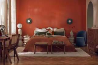 Scenografiche le lampade da parete di Westwing Collection che sono formate da un disco in pregiato marmo verde, reso unico dalle venature sempre diverse, e da un paralume bianco.  Appese ai lati del letto non solo illuminano l'ambiente, ma si trasformano in un vero e proprio elemento decorativo. Misura Ø 28 x H 16 cm. Prezzo 89 euro cad. www.westwing.it Scenografiche le lampade da parete di Westwing Collection che sono formate da un disco in pregiato marmo verde, reso unico dalle venature sempre diverse, e da un paralume bianco.  Appese ai lati del letto non solo illuminano l'ambiente, ma si trasformano in un vero e proprio elemento decorativo. Misura Ø 28 x H 16 cm. Prezzo 89 euro cad. www.westwing.it