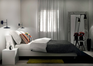 Sono posizionate simmetricamente ai lati della testata le lampade a parete Poe W di Linea Light Group e illuminano il piano del comodino con una luce diffusa; la montatura è in metallo verniciato nero goffrato, il diffusore è realizzato in polimetilmetacrilato. Misurano L 21,8 x P 17,5 x H 21,5 cm. Prezzo a partire da 140 euro cad. www.linealight.com Sono posizionate simmetricamente ai lati della testata le lampade a parete Poe W di Linea Light Group e illuminano il piano del comodino con una luce diffusa; la montatura è in metallo verniciato nero goffrato, il diffusore è realizzato in polimetilmetacrilato. Misurano L 21,8 x P 17,5 x H 21,5 cm. Prezzo a partire da 140 euro cad. www.linealight.com