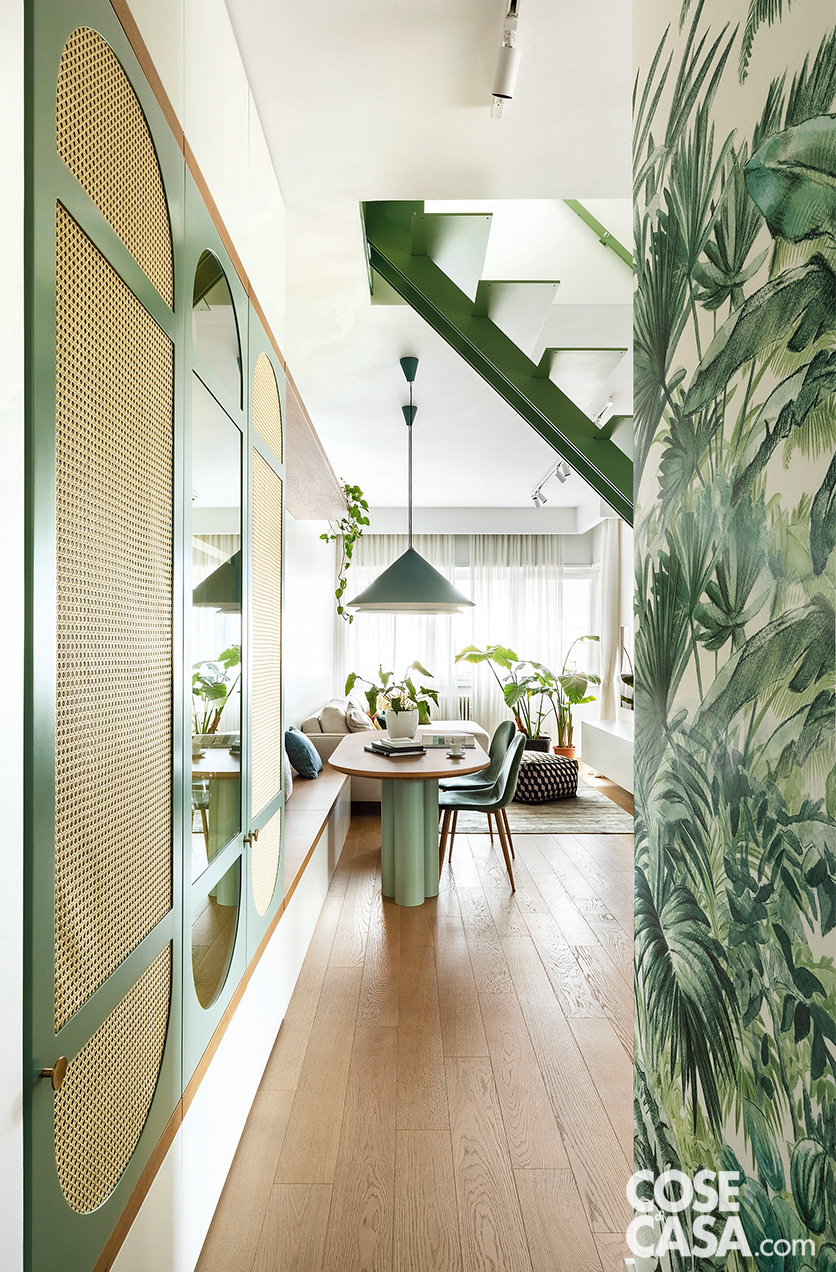 Tappezzeria decor jungle con pennellate di verde Tappezzeria decor jungle con pennellate di verde