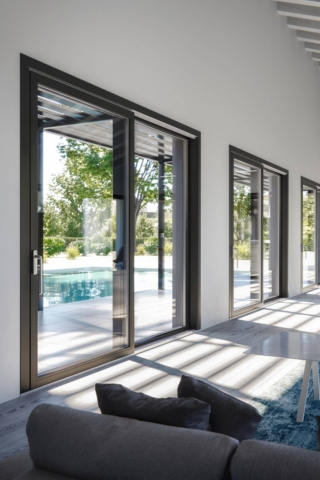 Alzante scorrevole in PVC Schüco LivIngSlide Panorama Evolution di Schüco PWS Italia