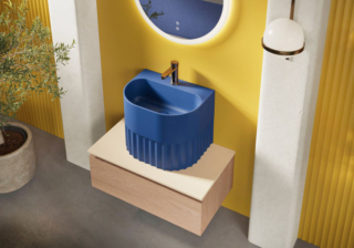 Delia di Acquabella è un lavabo semi-totem con vasca profonda e capiente con piletta integrata caratterizzato dal particolare rilievo plissettato sulla parte inferiore, la trama “a onda” dà movimento senza però appesantire la forma, creando un armonioso equilibrio con la parte superiore, liscia e omogenea. E’ realizzato in Akron, materiale con eccellenti prestazioni in termini di estetica e funzionalità che unisce le qualità del poliuretano alle cariche minerali con altissimi livelli di igiene ed estrema resistenza ad urti e shock termici. Misura L 51 x P 40 x H 36 cm ed il prezzo è 561 euro, www.acquabella.com Delia di Acquabella è un lavabo semi-totem con vasca profonda e capiente con piletta integrata caratterizzato dal particolare rilievo plissettato sulla parte inferiore, la trama “a onda” dà movimento senza però appesantire la forma, creando un armonioso equilibrio con la parte superiore, liscia e omogenea. E’ realizzato in Akron, materiale con eccellenti prestazioni in termini di estetica e funzionalità che unisce le qualità del poliuretano alle cariche minerali con altissimi livelli di igiene ed estrema resistenza ad urti e shock termici. Misura L 51 x P 40 x H 36 cm ed il prezzo è 561 euro, www.acquabella.com
