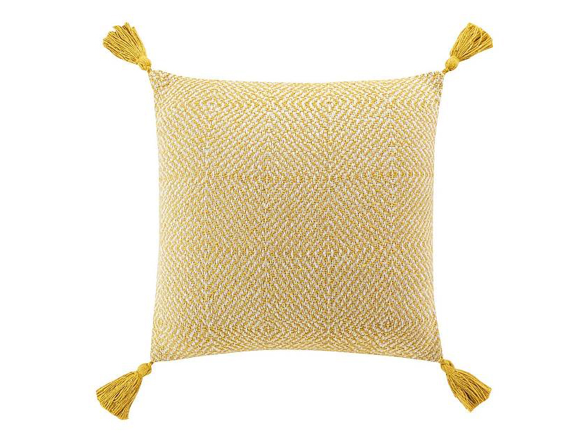 Sfoderabile, il cuscino Louisette Giallo di Eminza (9,99 euro) ha il rivestimento in cotone (95%) ed è rifinito con pompon in nuance. Misura 40 x 40 cm. www.eminza.it