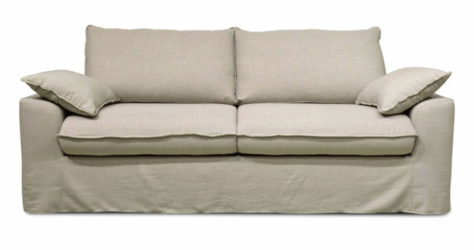 È rivestito in tessuto misto lino il divano a tre posti Jarod di Oviala (1.328 euro). L'imbottitura è in schiuma poliuretanica, la struttura in legno massello (pino e faggio). Misura L 205 x P 97 x H 88 cm. Prezzo su www.leroymerlin.it.