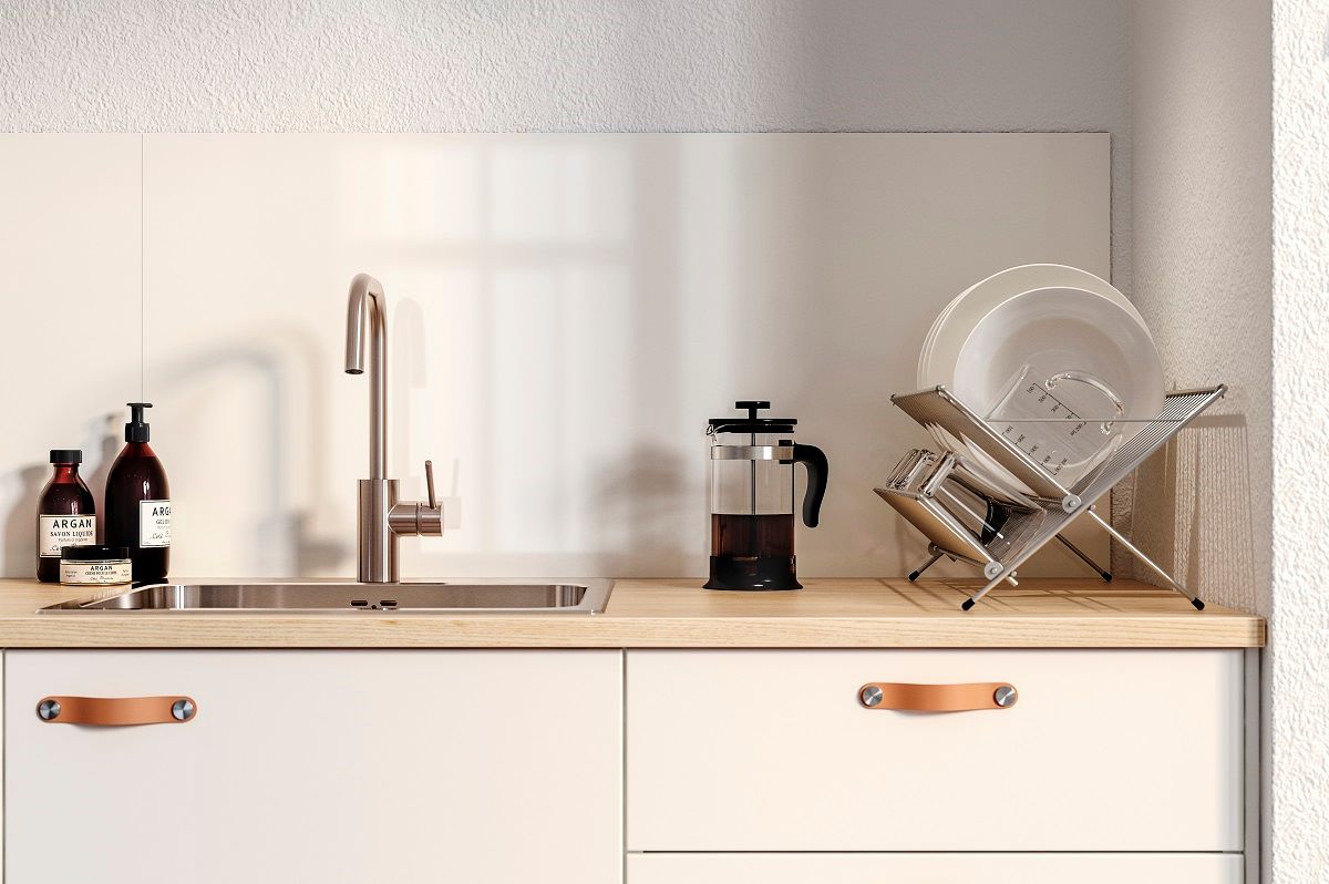 I rivestimenti da parete Lysekil di Ikea in laminato ad alta pressione sono disponibili in diverse finiture e colori. Sono facili da installare: basta incollarli alla parete con una sostanza adesiva adatta al materiale di cui è costituita la parete stessa oppure montarli con l'apposito binario in alluminio Lysekil. www.ikea.com I rivestimenti da parete Lysekil di Ikea in laminato ad alta pressione sono disponibili in diverse finiture e colori. Sono facili da installare: basta incollarli alla parete con una sostanza adesiva adatta al materiale di cui è costituita la parete stessa oppure montarli con l'apposito binario in alluminio Lysekil. www.ikea.com