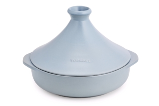 Tagine in ceramica naturale gres di Topgres presenta le caratteristiche di rilasciare il calore in modo uniforme, preservando le proprietà nutrizionali e mantenendo intatto il sapore naturale degli alimenti garantendo una cucina più sana e gustosa. È utilizzabile su qualsiasi fonte di calore: fiamma, vetroceramica, in forno e microonde. Misura Ø 29,5 x 23 h, 350 cl. Prezzo 92,80 euro. https://www.topgres.it Tagine in ceramica naturale gres di Topgres presenta le caratteristiche di rilasciare il calore in modo uniforme, preservando le proprietà nutrizionali e mantenendo intatto il sapore naturale degli alimenti garantendo una cucina più sana e gustosa. È utilizzabile su qualsiasi fonte di calore: fiamma, vetroceramica, in forno e microonde. Misura Ø 29,5 x 23 h, 350 cl. Prezzo 92,80 euro. https://www.topgres.it
