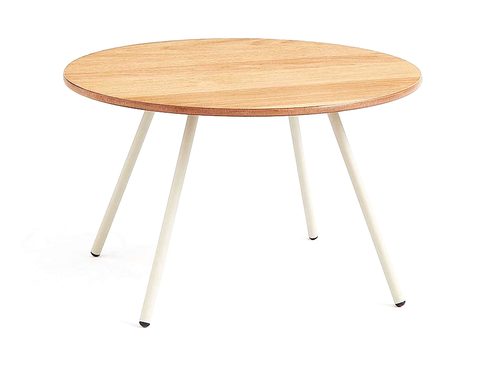 È caratterizzato dal piano in pannello di Mdf il tavolino art. 1206451002 di H&M Home (49,99 euro), con gambe in metallo laccato. Misura Ø 53 x H 31 cm. www2.hm.com