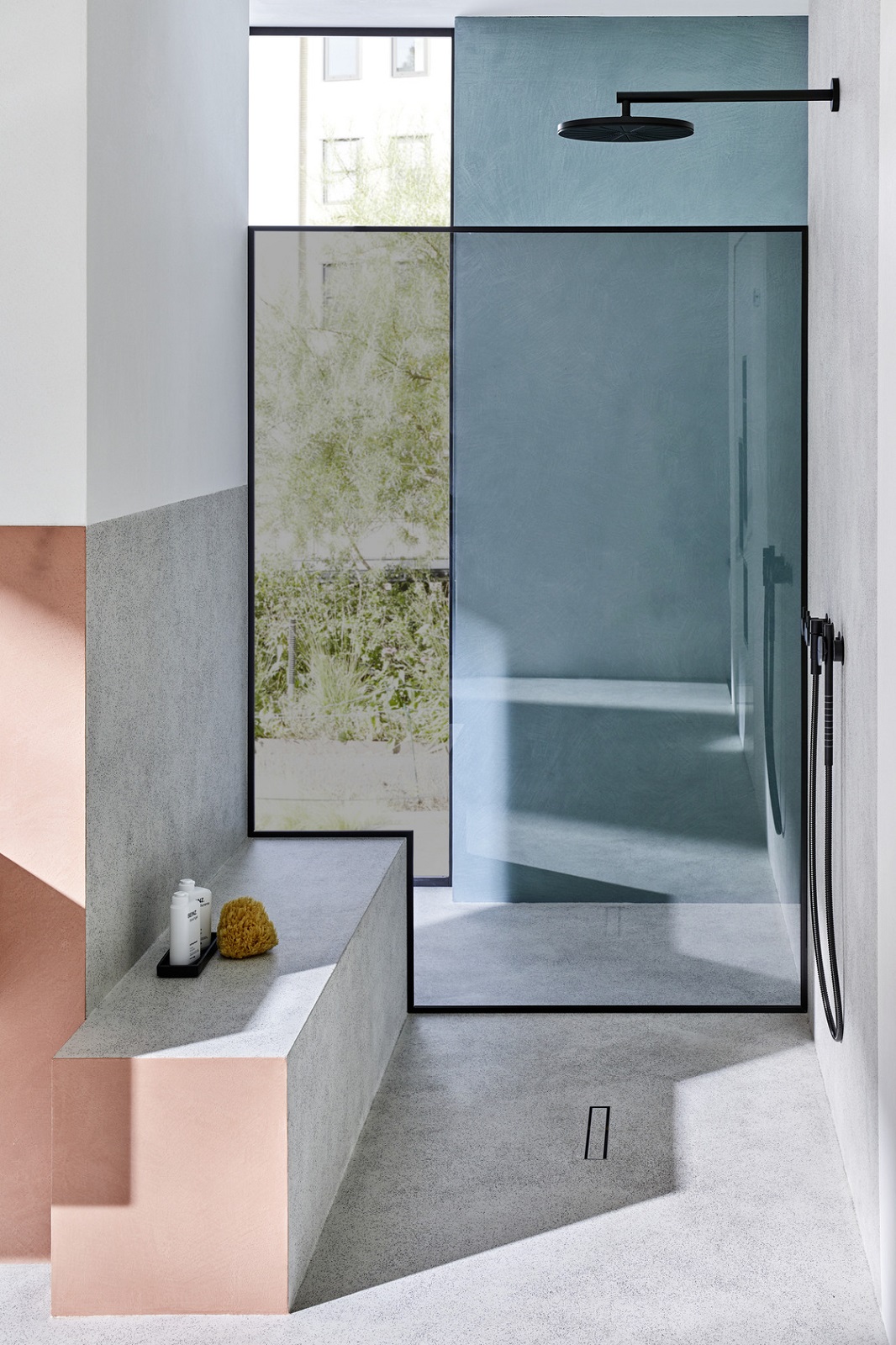 Air 2 di Duscholux è un box doccia con profilo a incasso di profondità minima, perfetto per bagni nuovi e ristrutturati. Il sottile profilo a parete può essere incassato, mentre il profilo invisibile ultrapiatto (2,2 mm) a pavimento è posizionato in appoggio con uno speciale collante. In questo modo il cristallo risulta come sospeso e libero nello spazio, ma è perfettamente stabile in tutte le situazioni di installazione. L’estetica che ne risulta è
molto sobria, senza alcuna sporgenza visibile. Il vetro è disponibile nelle versioni trasparente, fumé, completamente o parzialmente satinato, extra chiaro e colorato grazie alla particolare tecnologia di stratificazione nelle varianti Sunset Gold, Ocean Blue, Desert Sun e Ruby Red. Ha uno spessore di 10mm. L’altezza massima standard è di 220 cm, la larghezza di 200 cm. È trattato con CareTec Pro, garantito 5 anni, che con le sue proprietà permette di pulire il box doccia con un semplice panno in microfibra, senza usare detergenti. www.duscholux.it – Fuorisalone, Brera, Insula delle Rose, Via Goito 3, Milano.