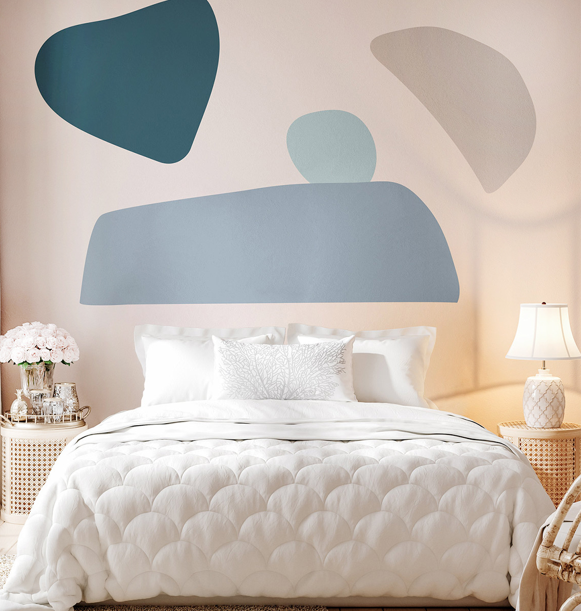 Forme geometriche nelle tonalità pastello per il kit paperpaint Curved Pacific di Koziel in vendita su Etoffe che danno vita ad un'atmosfera zen e rilassante. È possibile disporre le forme sulla parete secondo la propria ispirazione. È prodotta su un supporto in tessuto non tessuto dotato di preincollaggio che garantisce una facile installazione. Prezzo 160 euro. www.etoffe.com Forme geometriche nelle tonalità pastello per il kit paperpaint Curved Pacific di Koziel in vendita su Etoffe che danno vita ad un'atmosfera zen e rilassante. È possibile disporre le forme sulla parete secondo la propria ispirazione. È prodotta su un supporto in tessuto non tessuto dotato di preincollaggio che garantisce una facile installazione. Prezzo 160 euro. www.etoffe.com