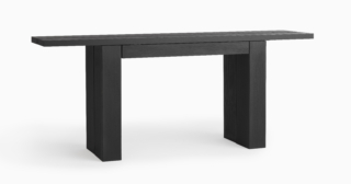 La consolle Yaku ha un design semplice ed essenziale che si rifà al rigore della tradizione giapponese: è composta da elementi in legno caratterizzati da tagli netti e da incastri che rimandano all'antico mondo orientale. Le gambe imponenti creano un contrasto con il sottile spessore del piano. https://gervasoni1882.com - Salone del Mobile, padiglione 9, stand D11-E12.