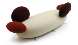 Il divano imbottito Supersassi di Rossi di Albizzate, design Matteo Thun, si ispira alla forma dei tondeggiante dei sassi del lago di Garda e agli arredi degli Anni Sessanta; i piedini sono in acciaio cromato. https://www.rossidialbizzate.it - Salone del Mobile, padiglione 18, stand C18. Il divano imbottito Supersassi di Rossi di Albizzate, design Matteo Thun, si ispira alla forma dei tondeggiante dei sassi del lago di Garda e agli arredi degli Anni Sessanta; i piedini sono in acciaio cromato. https://www.rossidialbizzate.it - Salone del Mobile, padiglione 18, stand C18.