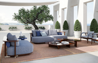 Forme scultoree, ispirate agli Anni Settanta, per il divano modulare da esterno Pedro di Cprn che ha la struttura in legno massello di Mogano verniciato lucido, meticolosamente lavorato. Tutti i cuscini delle sedute e degli schienali sono realizzati sartorialmente con materiali di alta qualità e sono facilmente removibili. https://www.cprnhomood.it/it - Salone del Mobile padiglione 15, stand H15-H19. Forme scultoree, ispirate agli Anni Settanta, per il divano modulare da esterno Pedro di Cprn che ha la struttura in legno massello di Mogano verniciato lucido, meticolosamente lavorato. Tutti i cuscini delle sedute e degli schienali sono realizzati sartorialmente con materiali di alta qualità e sono facilmente removibili. https://www.cprnhomood.it/it - Salone del Mobile padiglione 15, stand H15-H19.