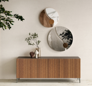 La madia Musa di Bontempi Casa ha le ante a battente con una particolare texture: sono persorse da scanalature in altezza che creano un motivo grafico, effetto tridimensionale, sulla superficie. Il mobile con una linea essenziale è reso speciale dalla lavorazione del legno. https://www.bontempi.it - Salone del Mobile  padiglione 18, stand C01-C03.