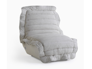 Garantisce il massimo comfort la poltrona lounge Plumeau di  Gervasoni che ha la superficie, incorniciata da un drappeggio in tessuto leggermente imbottito che ne delinea il profilo grazie al piping e alle leggere e delicate curvature; è sfoderabile. https://gervasoni1882.com - Salone del Mobile, padiglione 9, stand D11-E12.