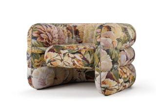 La poltrona Quiltana di Etro Home Interiors è completamente rivestita in tessuto Gobelin, con una raffinata fantasia floreale nelle tonalità pastello dal fascino vintage, impreziosita da una lavorazione trapuntata; la forma è morbida e avvolgente. Misura L 89 x P 77 x H 63 cm.  https://etrohomeinteriors.onirogroup.it - Salone del Mobile, padiglione 15, stand A11.