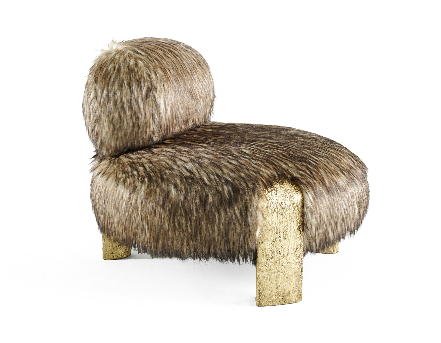 Scenografica e glamour la poltrona Toulou di Roberto Cavalli Home Interiors che abbina una linea morbida e avvolgente al soffice e caldo rivestimento in eco-pelliccia. Le gambe in massello di pioppo con la finitura dorata  e materica Textured Gold la impreziosiscono. Misura L 86 x P 86 x H 71 cm. https://robertocavallihomeinteriors.onirogroup.it - Salone del Mobile, padiglione 15, stand A19-B16.